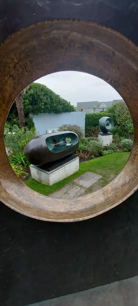 Barbara Hepworth sculpture 